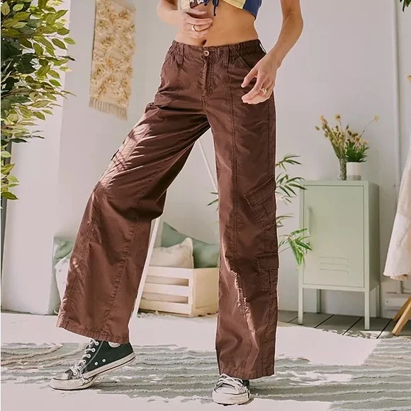 BDG low wasted Wide-Leg Brown Cargo Pants - Picture 1 of 3